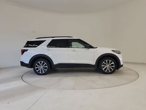 Used 2025 Ford Explorer ST-Line AWD/4WD image 6