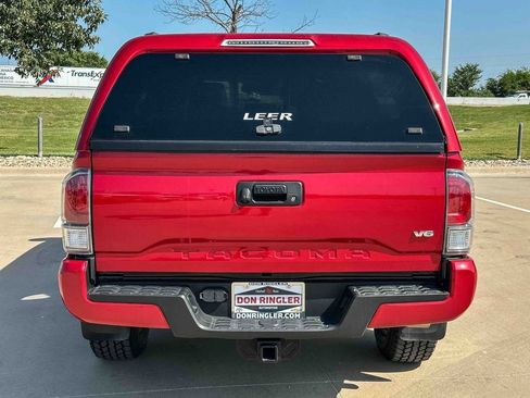 Used 2021 Toyota Tacoma TRD Sport AWD/4WD image 4