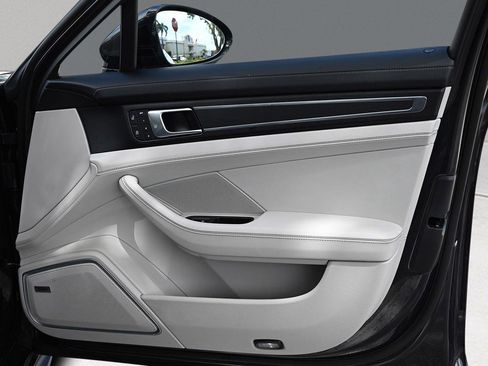 Used 2023 Porsche Panamera GTS image 21