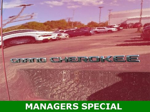 New 2025 Jeep Grand Cherokee Limited w/ Black Appearance Package image 33