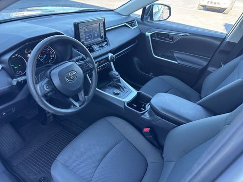 Used 2022 Toyota RAV4 LE image 10
