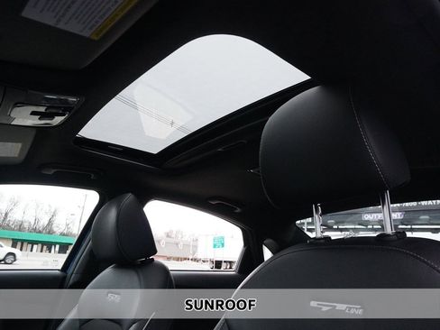 Used 2023 Kia Forte GT-Line w/ GT-Line Premium Package image 4