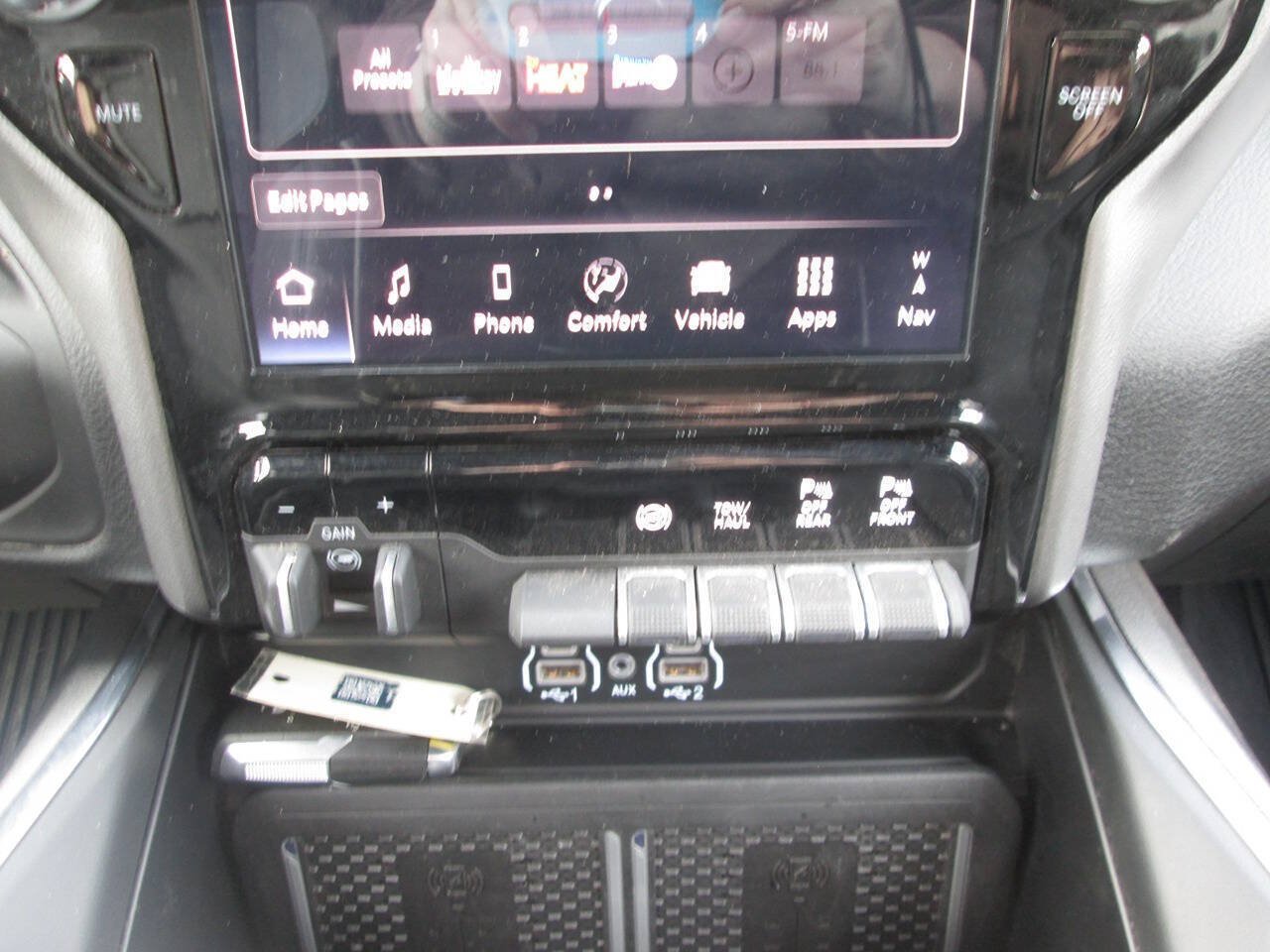 Used 2025 RAM 2500 Laramie AWD/4WD image 26