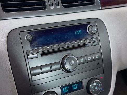 Used 2010 Buick Lucerne CXL FWD image 13