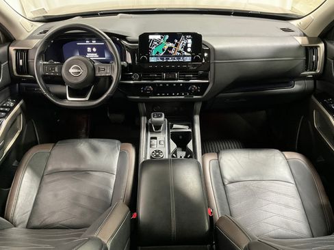 Used 2023 Nissan Pathfinder Platinum AWD/4WD image 16