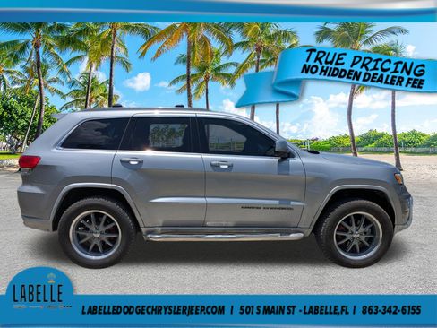 Used 2018 Jeep Grand Cherokee Laredo AWD/4WD image 3