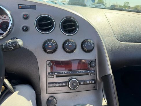 Used 2006 Pontiac Solstice Convertible w/ Premium Package RWD image 14