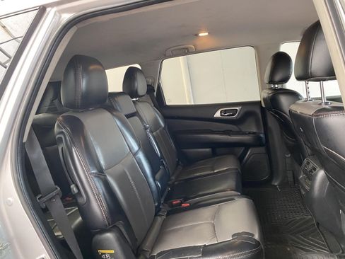 Used 2019 Nissan Pathfinder S AWD/4WD image 10