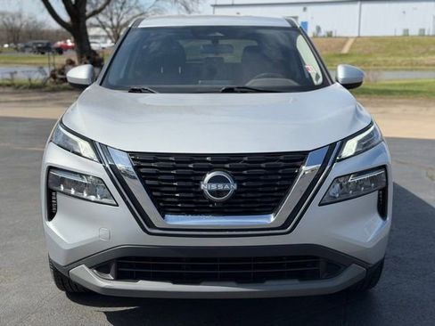 Used 2023 Nissan Rogue SV FWD image 2
