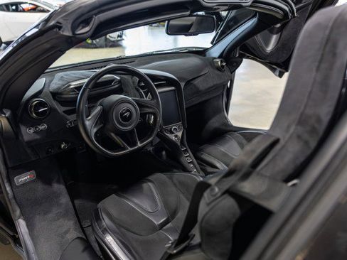 Used 2020 McLaren 720S Spider RWD image 37