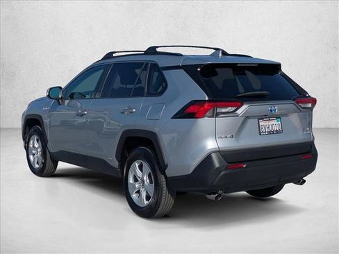 Used 2021 Toyota RAV4 XLE w/ Carpet Mat Package (TMS) image 8