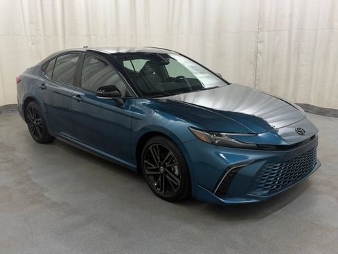 Used 2025 Toyota Camry XSE FWD image 1