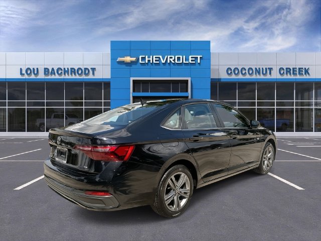 Used 2024 Volkswagen Jetta SE FWD image 8