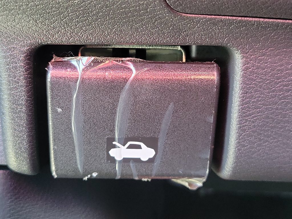 Certified 2025 Nissan Kicks SR FWD image 31