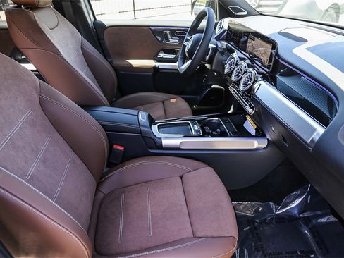 Used 2024 Mercedes-Benz GLB 250 image 19