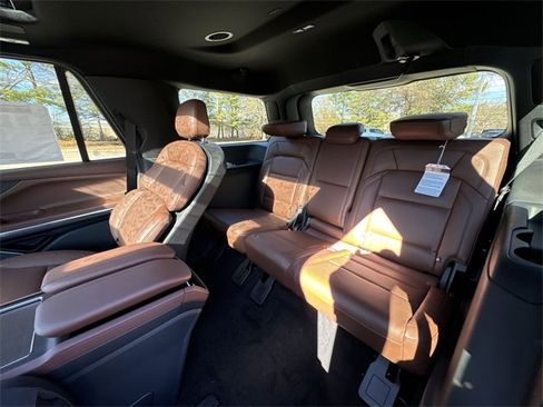 New 2025 Lincoln Navigator Reserve image 24