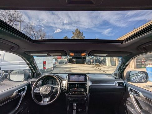 Used 2023 Lexus GX 460 Premium w/ Accessory Package image 16
