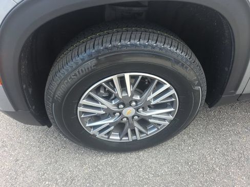 Used 2025 Chevrolet Traverse LT AWD/4WD image 9
