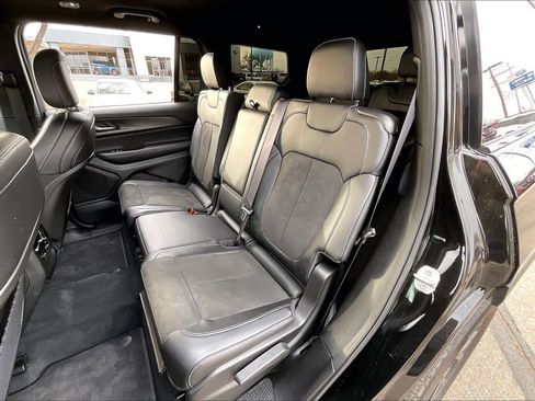 Used 2025 Jeep Grand Cherokee L Altitude image 19