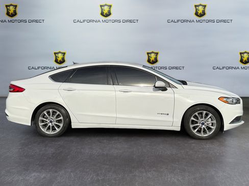 Used 2017 Ford Fusion SE image 6