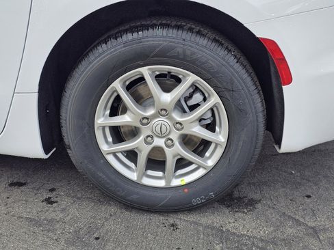 New 2026 Chrysler Pacifica Select image 10