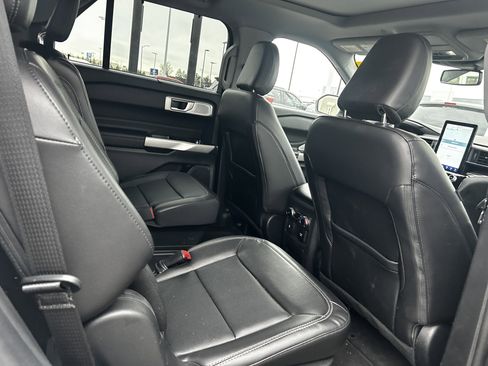 Used 2023 Ford Explorer Limited w/ Limited Technology Package image 12