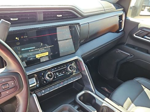 Used 2025 GMC Sierra 3500 Denali w/ Denali Reserve Package image 17