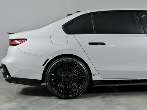 Used 2025 BMW 760i xDrive w/ Executive Package image 12