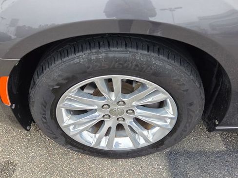 Used 2019 Chrysler 300 Touring L w/ Quick Order Package 22F RWD image 5