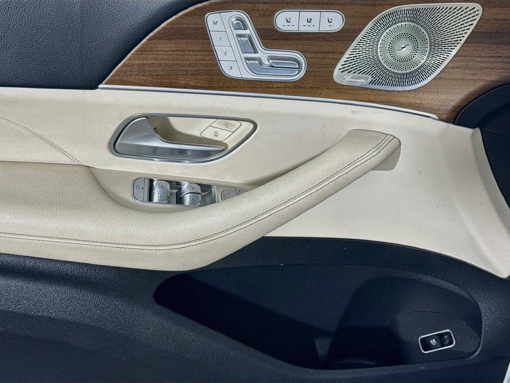 Used 2023 Mercedes-Benz GLS 450 4MATIC image 19
