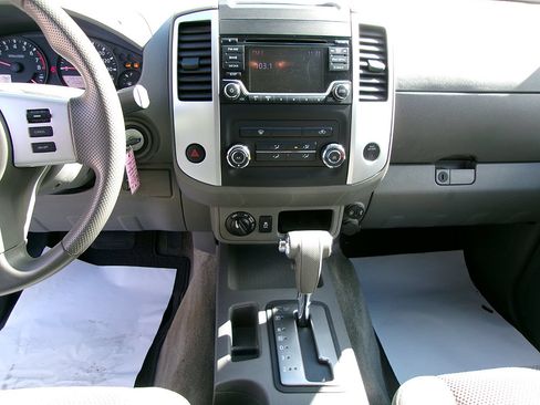 Used 2017 Nissan Frontier SV AWD/4WD image 15