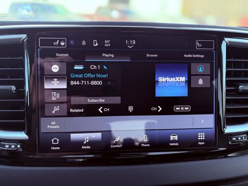 Used 2024 Chrysler Pacifica Touring-L image 32