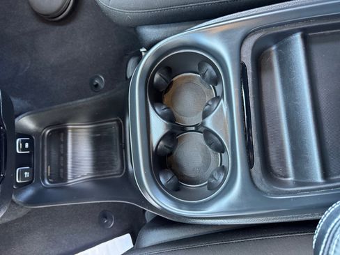 Used 2021 Chrysler Pacifica Touring w/ S Appearance Package image 15