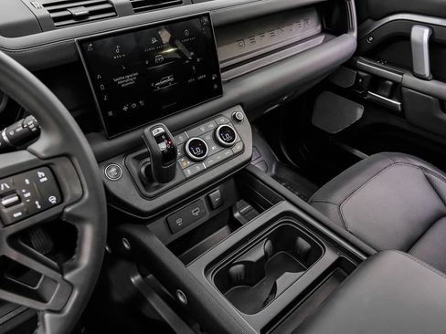 Used 2024 Land Rover Defender 130 Outbound image 21