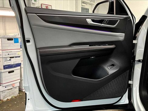 Used 2025 Volkswagen Atlas Peak Edition SE image 26