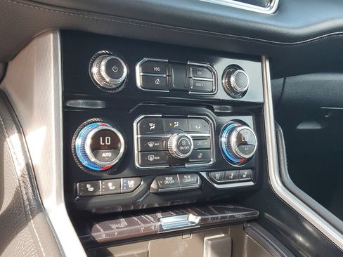 Used 2024 GMC Yukon Denali w/ Advanced Technology Package AWD/4WD image 23