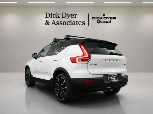 New 2026 Volvo XC40 B5 Ultra w/ Protection Package Premier image 4
