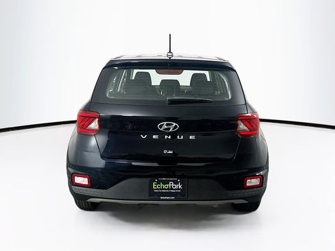 Used 2025 Hyundai Venue SE image 7