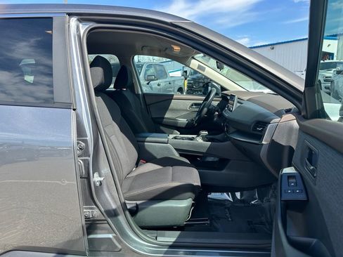 Used 2023 Nissan Rogue S AWD/4WD image 16