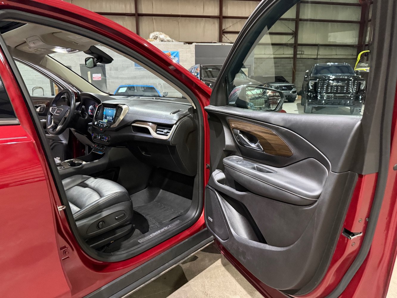 Used 2018 GMC Terrain Denali w/ Comfort Package FWD image 25