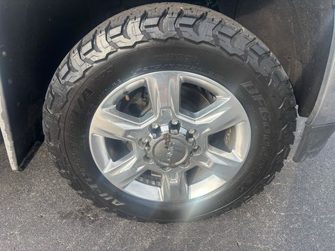 Used 2018 GMC Sierra 2500 SLT w/ Duramax Plus Package AWD/4WD image 16
