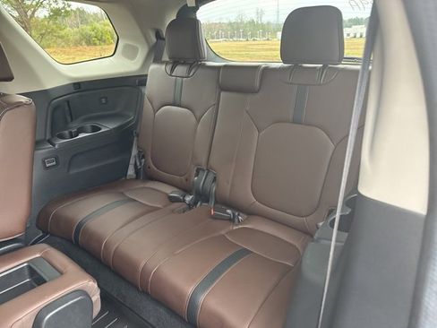 Used 2025 Honda Pilot Elite image 13