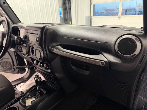 Used 2017 Jeep Wrangler Sport image 12