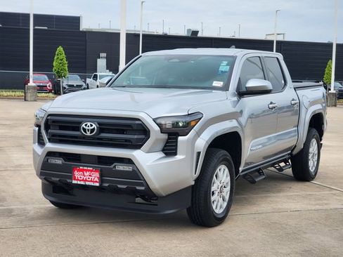 Certified 2025 Toyota Tacoma SR5 image 3