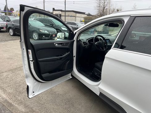 Used 2019 Ford Edge SEL FWD image 10