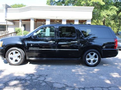 Used 2011 Chevrolet Suburban LTZ RWD image 8