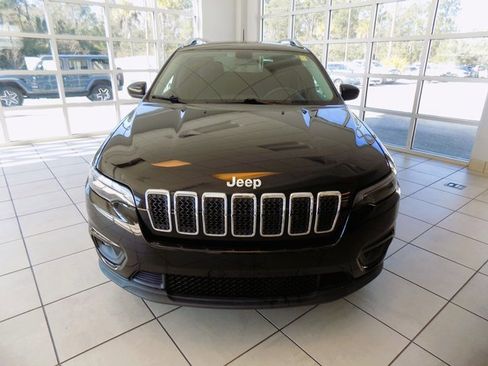 Used 2019 Jeep Cherokee Latitude w/ Popular Appearance Group image 2