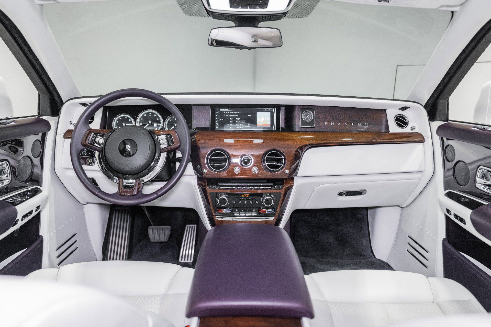 Used 2018 Rolls-Royce Phantom Sedan RWD image 29
