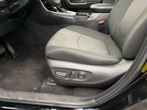 Used 2023 Toyota RAV4 XLE w/ Convenience Package image 10