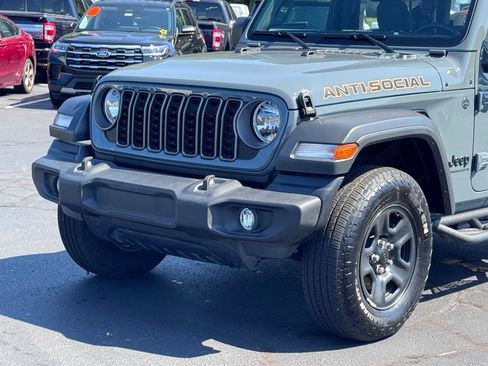 Used 2025 Jeep Wrangler Sport AWD/4WD image 30